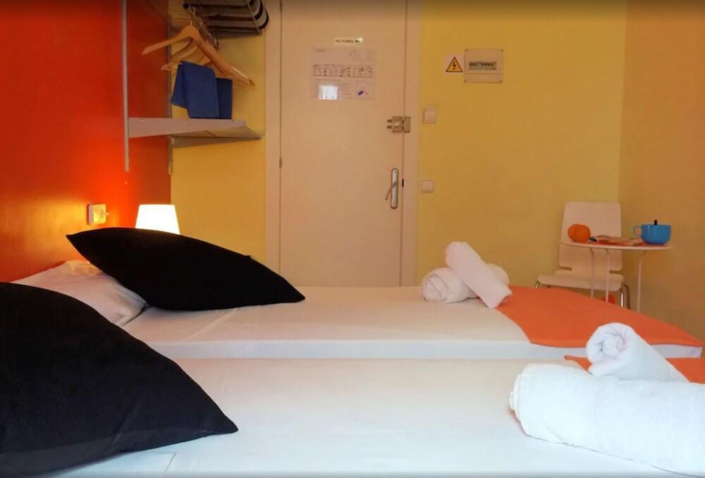 Barcelona City North Hostal Exterior photo