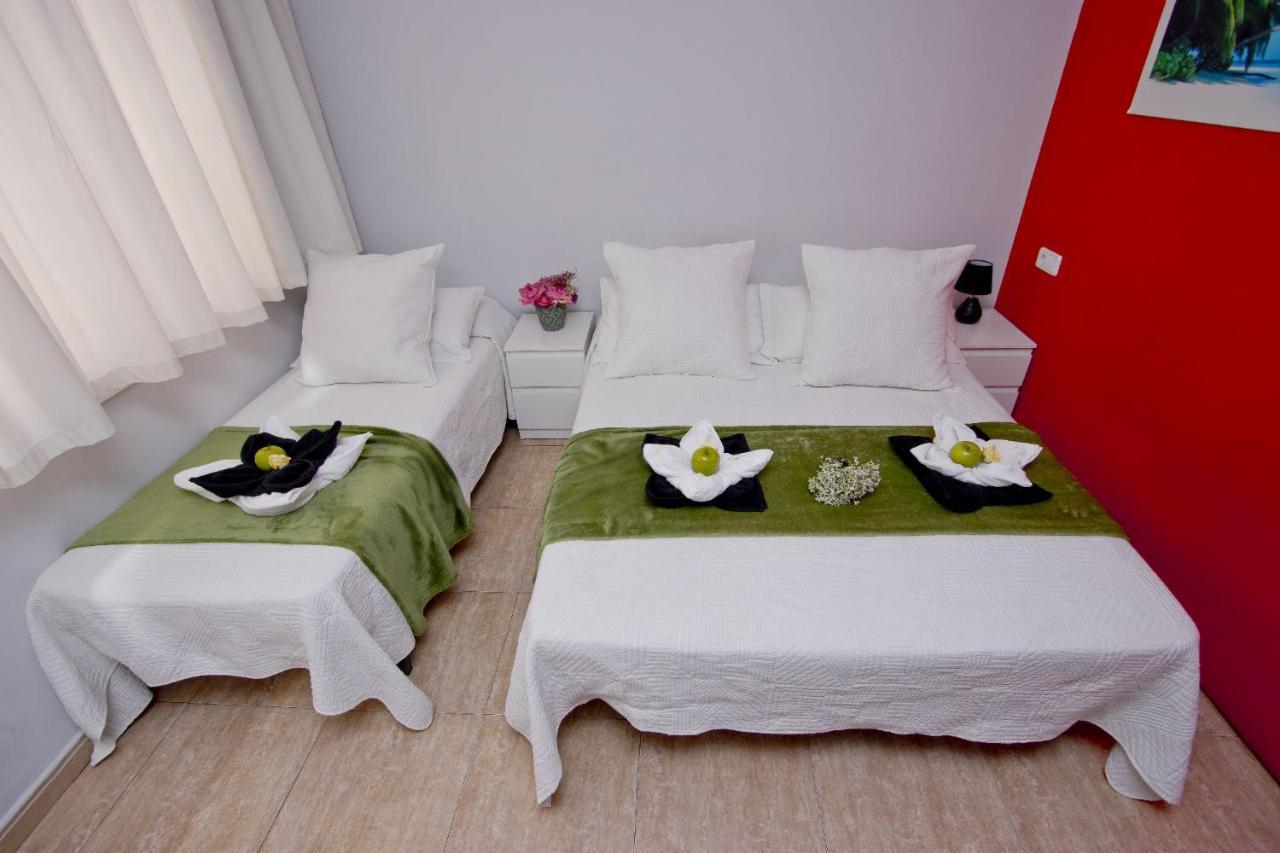 Barcelona City North Hostal Exterior photo