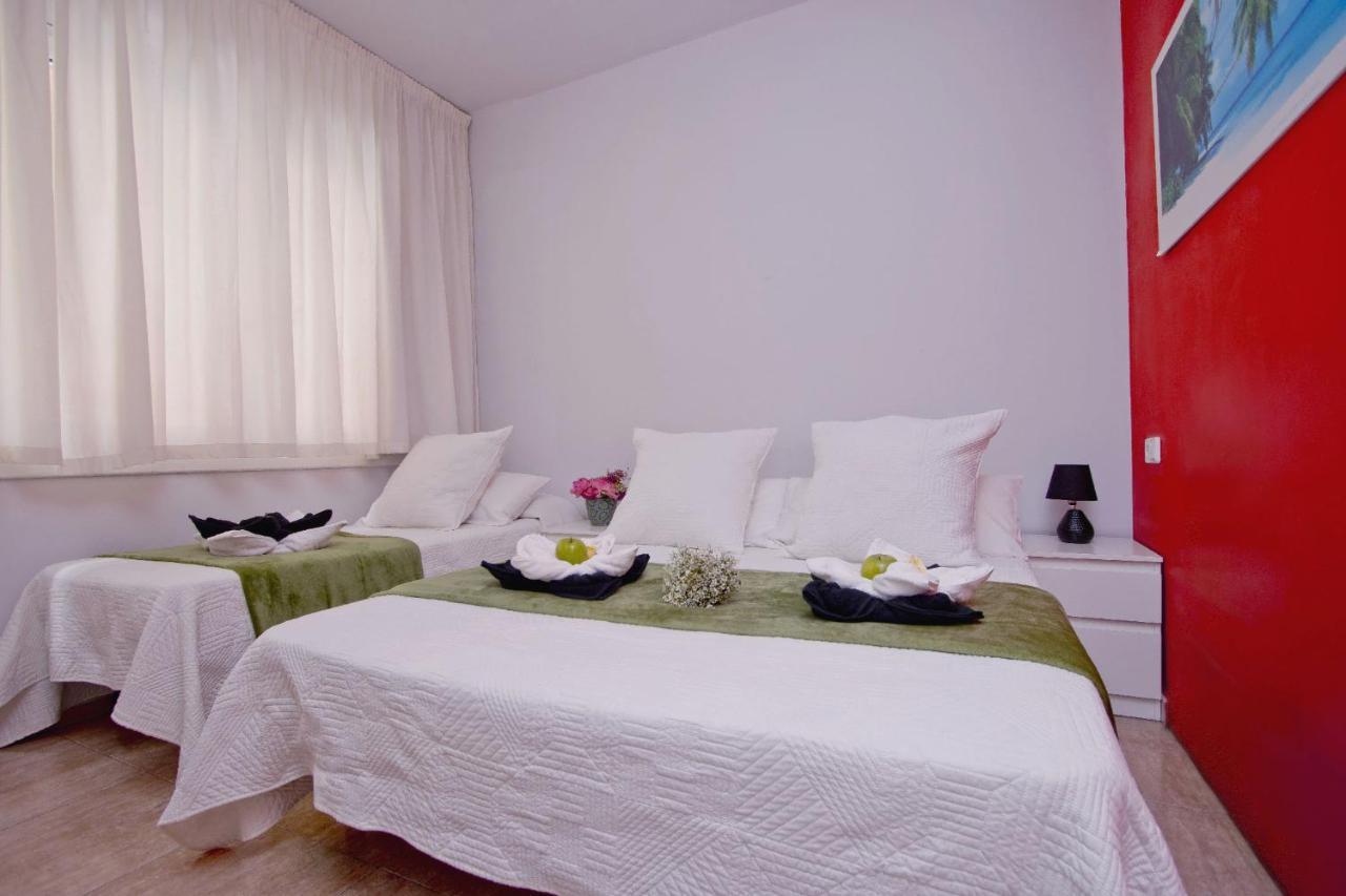 Barcelona City North Hostal Exterior photo