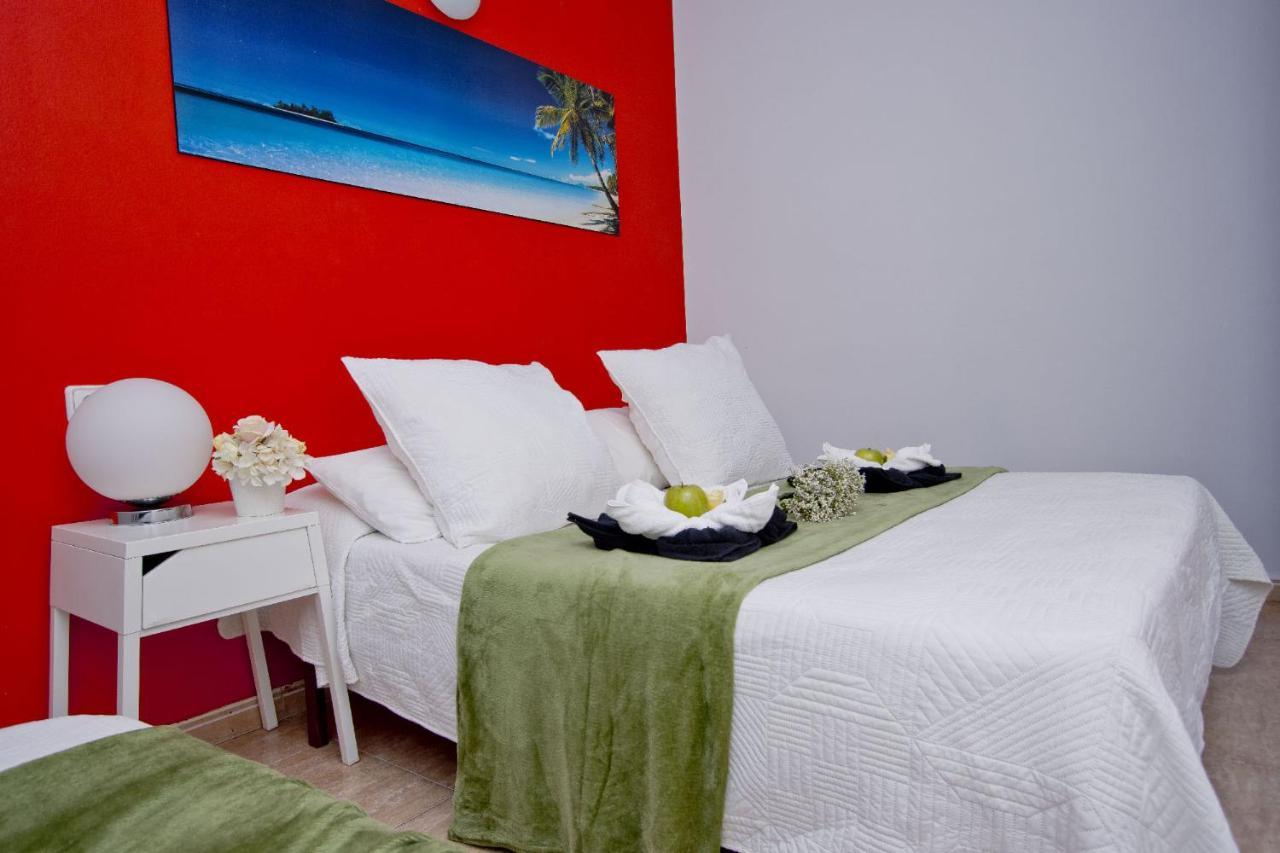 Barcelona City North Hostal Exterior photo