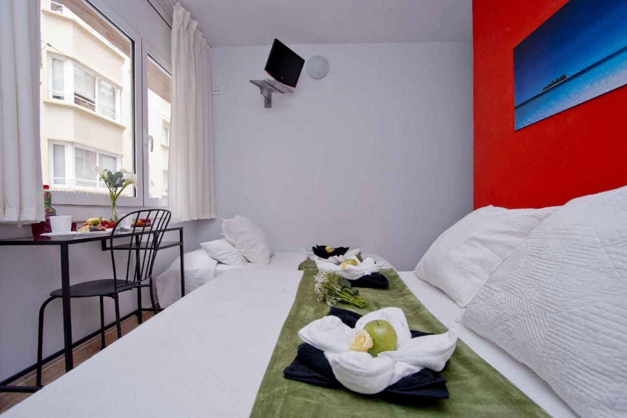 Barcelona City North Hostal Exterior photo
