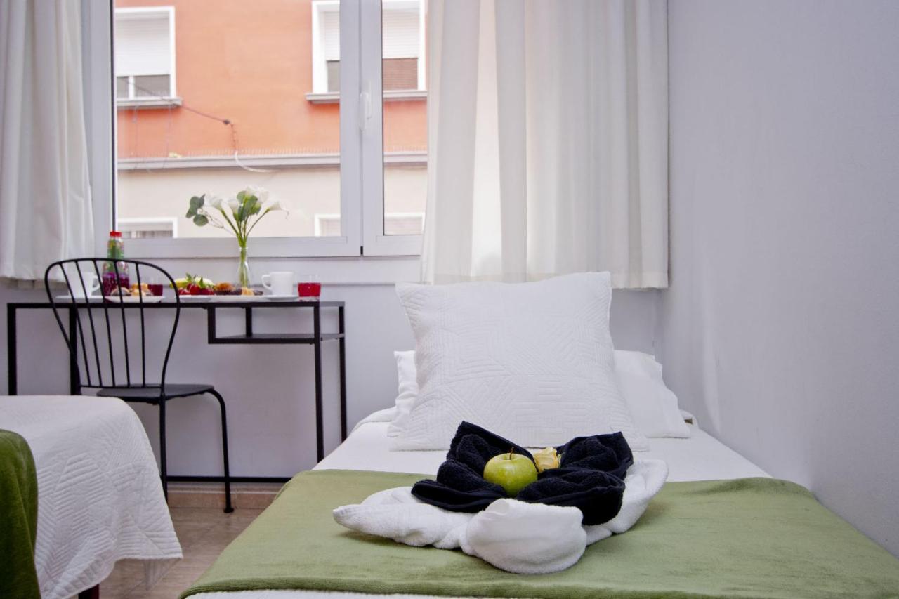 Barcelona City North Hostal Exterior photo