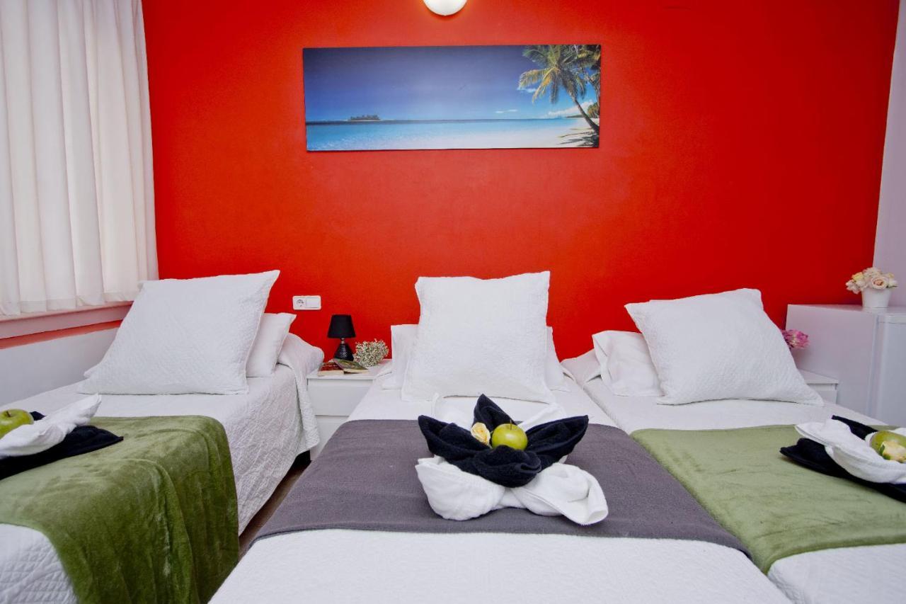 Barcelona City North Hostal Exterior photo