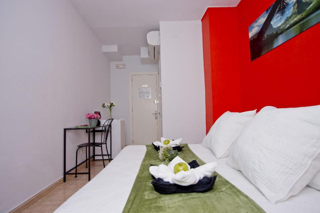 Barcelona City North Hostal Exterior photo