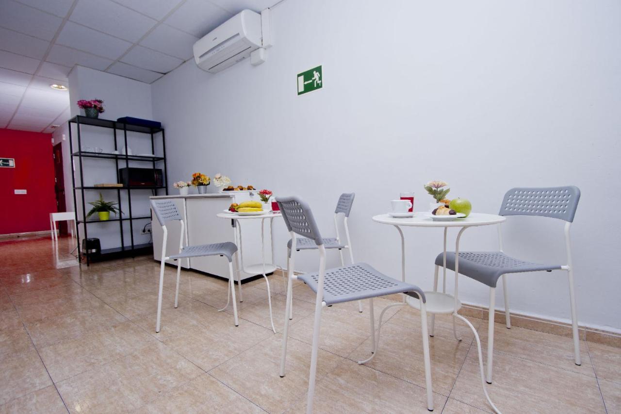 Barcelona City North Hostal Exterior photo