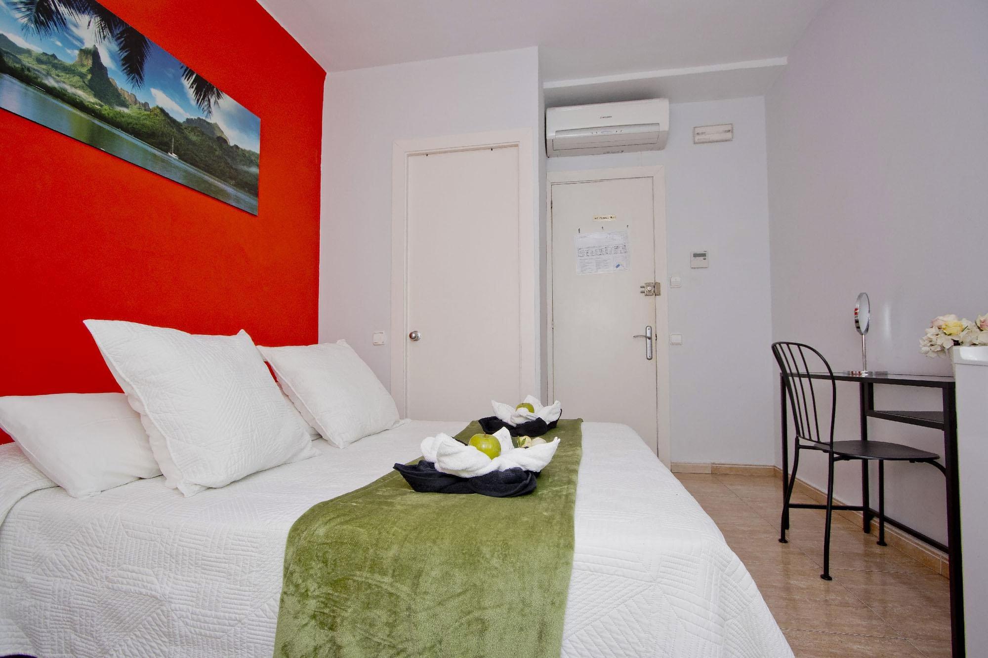 Barcelona City North Hostal Exterior photo