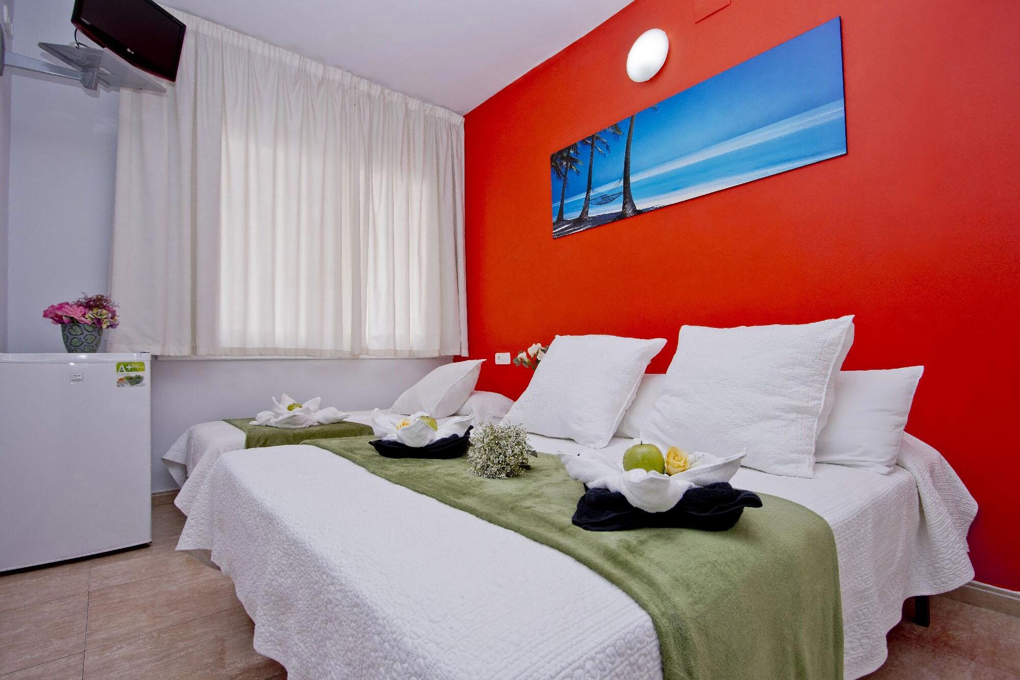 Barcelona City North Hostal Exterior photo