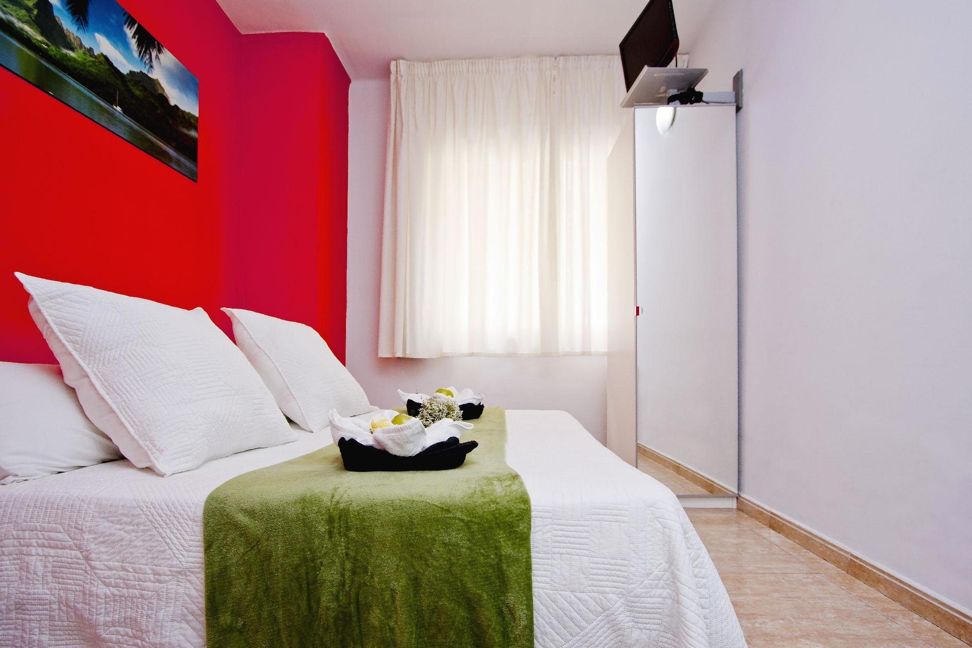 Barcelona City North Hostal Exterior photo