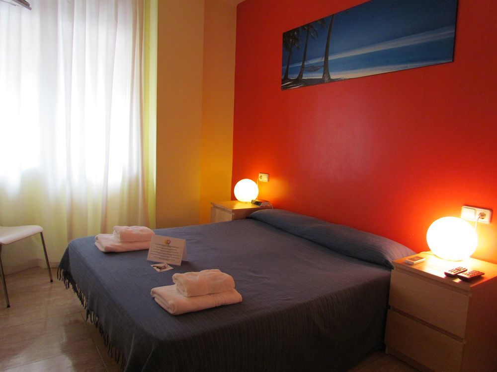 Barcelona City North Hostal Exterior photo